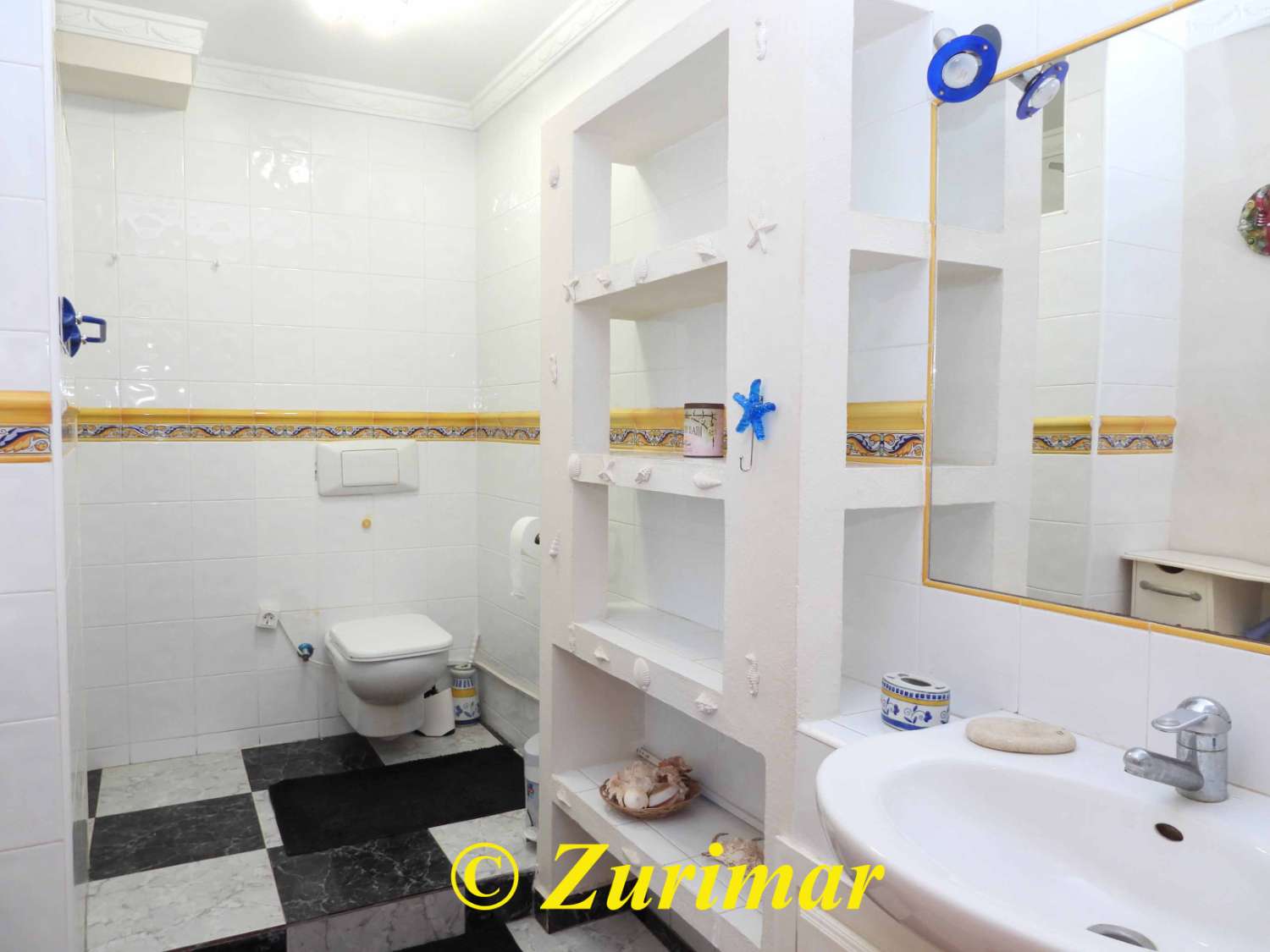 Al-Baida, spacious penthous with large terrace of 45m2